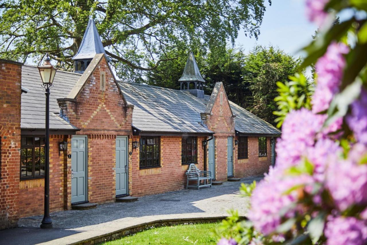 Foxhills Club & Resort Ottershaw Exterior foto